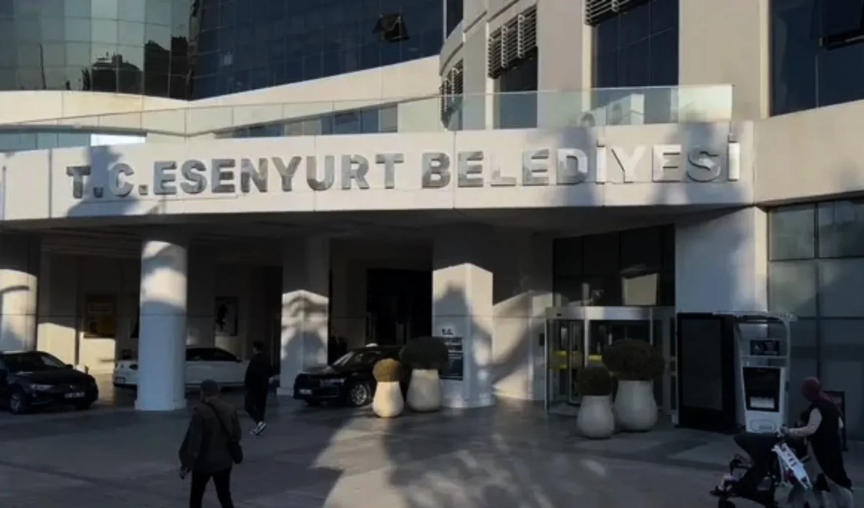 Esenyurt Belediyesi'nde yeni operasyon! 17 kişi gözaltında