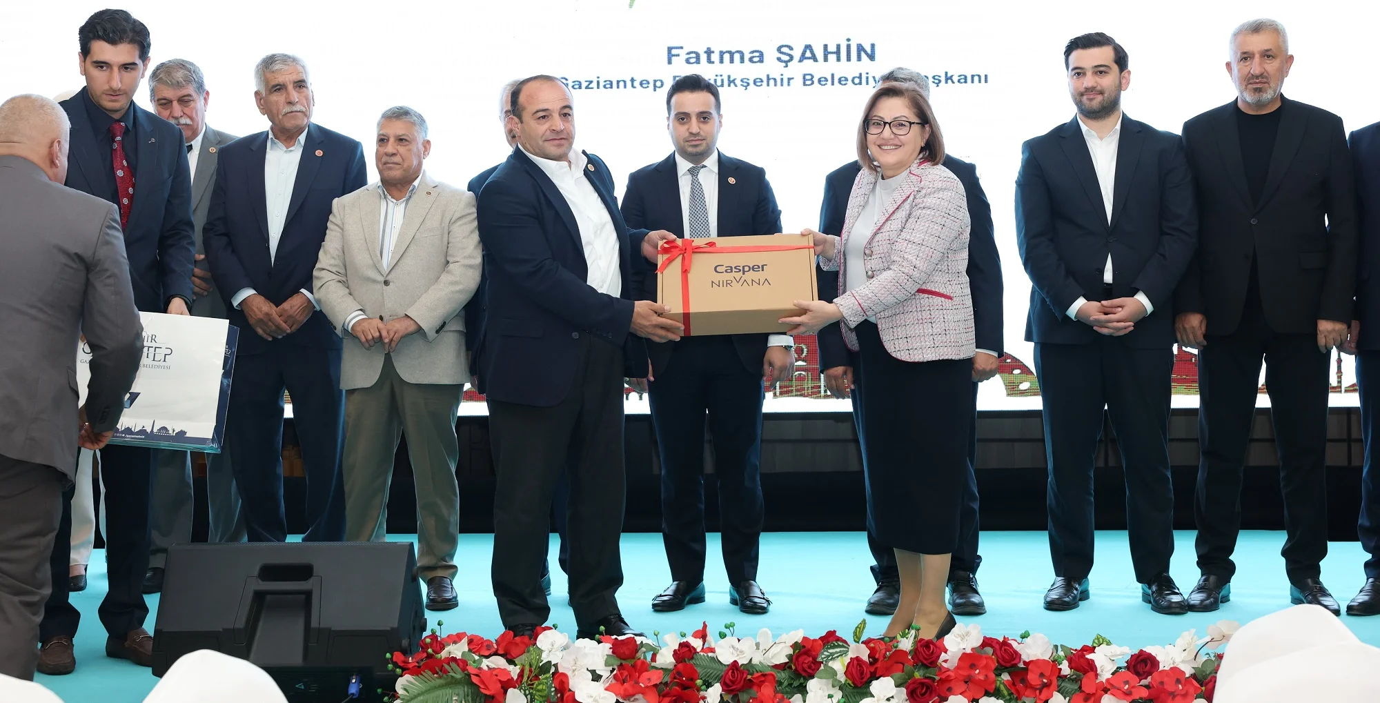 Gaziantep Büyükşehir'den muhtarlar gününde 450 konut için kura
