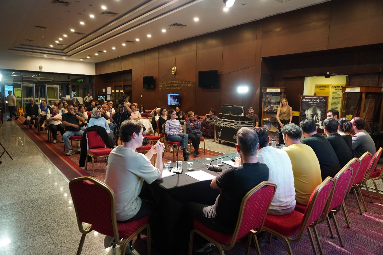 ibb-sehir-tiyatrolari-bu-hafta-6-oyunla-perdede-21-26-ekim-programi-aciklandi-1.webp
