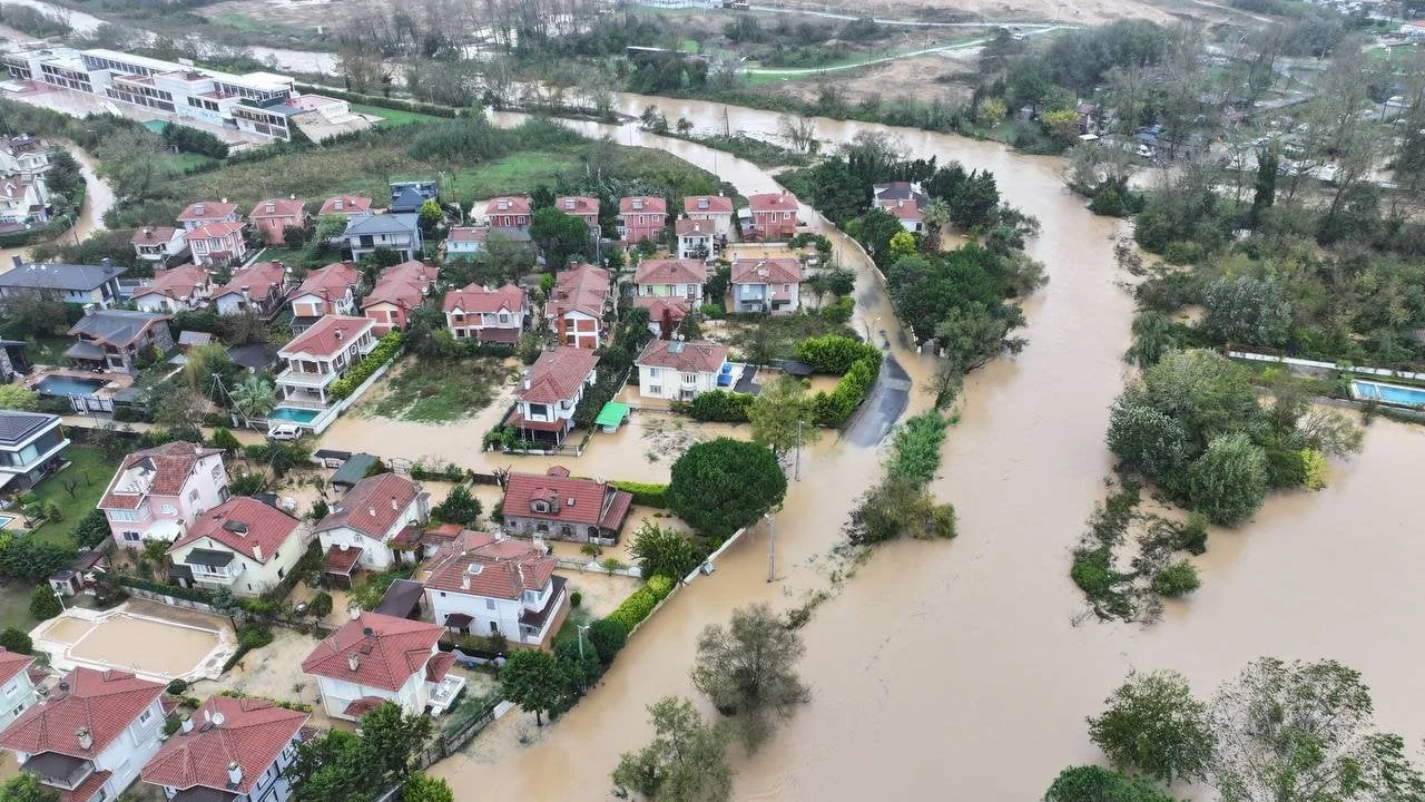 İstanbul’a hava durumu için yeni uyarı! Cumartesi 5 ilçeye kuvvetli yağış