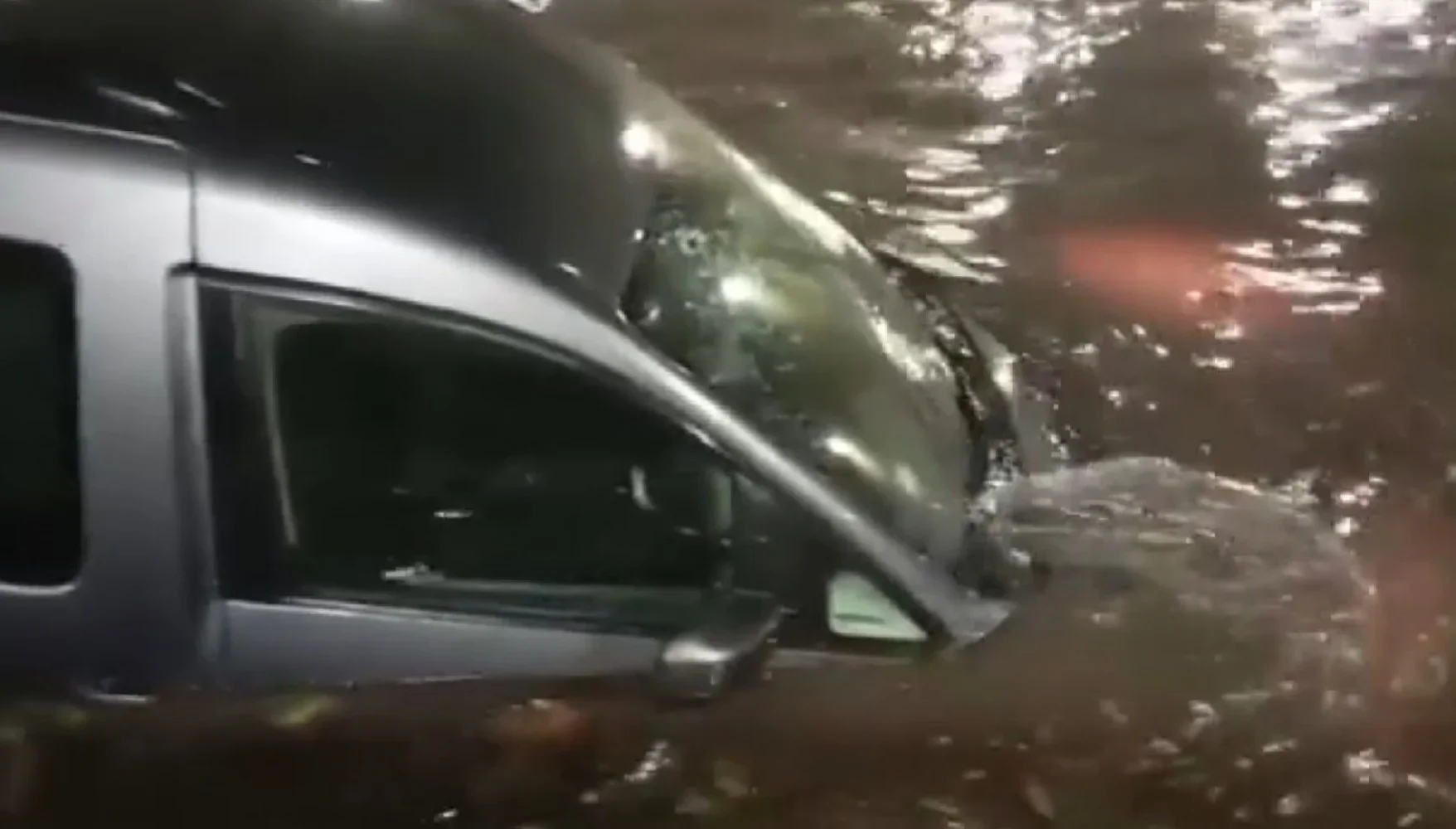 İstanbul’da Sağanak Yağışı ve Pendik’teki Alt Geçit Tahliye Çalışmaları