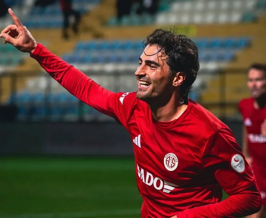 İstanbulspor – Antalyaspor maç sonucu: 0-2!  Aytaç Kara kırmızı kart gördü