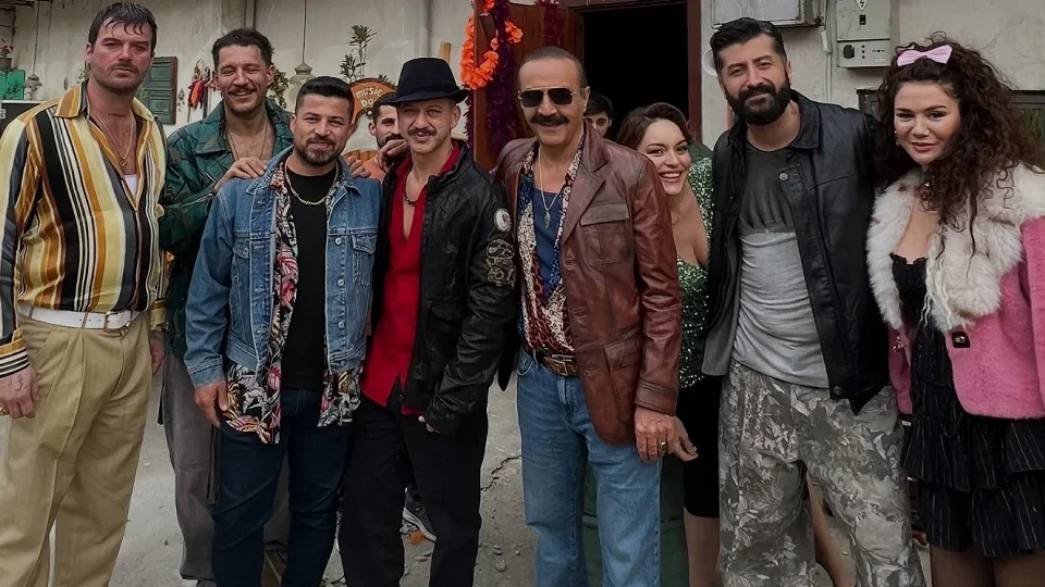 kam-davulu-sahnesi-organize-isler-karun-un-hazinesi-dizisini-cokertti-2.webp