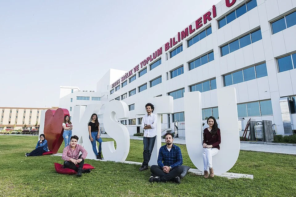 KKTC'de üniversite harçları 2027 yılından itibaren ücretsiz olacak