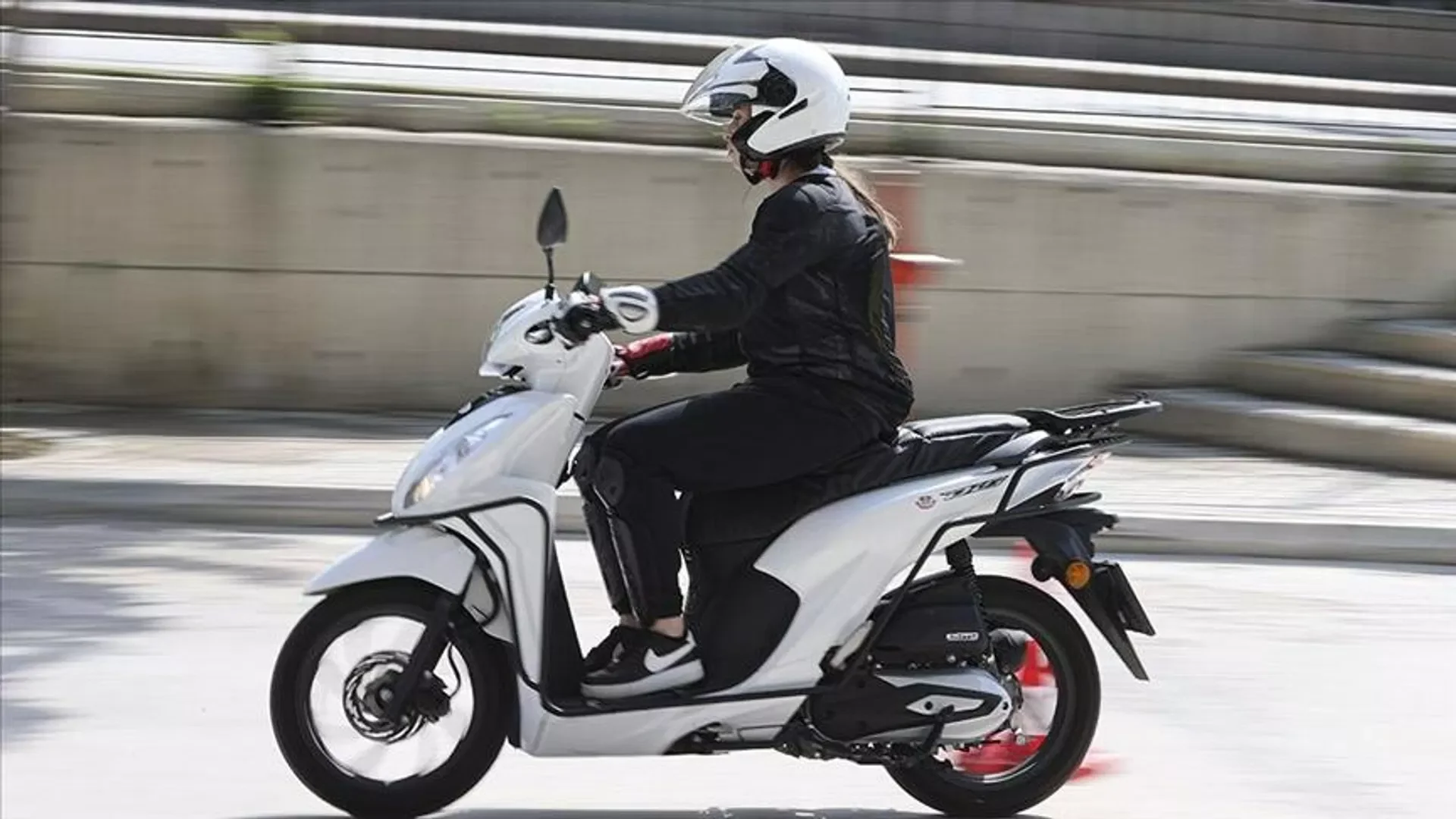 kocaeli-ve-burdur-da-motosiklet-yasagi-motokuryeler-durdu.webp