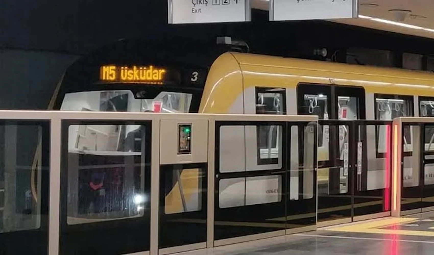 M5 Üsküdar-Sultanbeyli metro hattında patlama! Yolcular tahliye edildi
