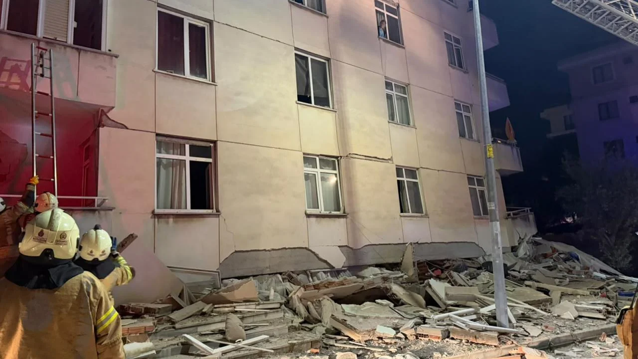 maltepe-de-7-katli-bina-kismen-coktu-ekipler-bolgede-1.webp