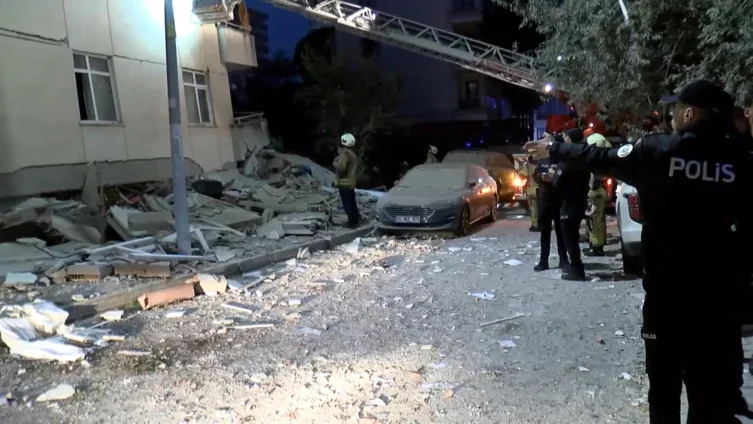 Maltepe’de 7 katlı bina kısmen çöktü, ekipler bölgede