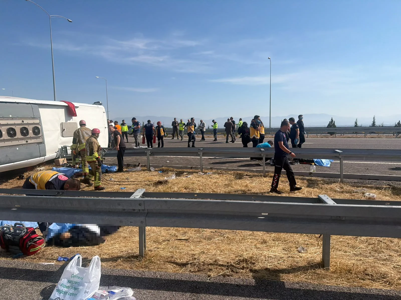 Manisa'da yolcu otobüsü ile çekici çarpıştı: 11 ölü, 27 yaralı