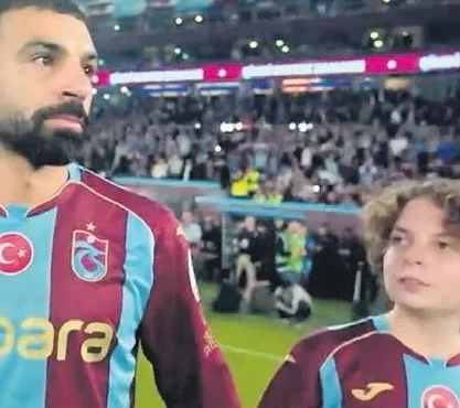 Nevzat Aydın'ın 13 yaşındaki oğlu Kuzey Beşiktaş maçına Salah ile çıktı