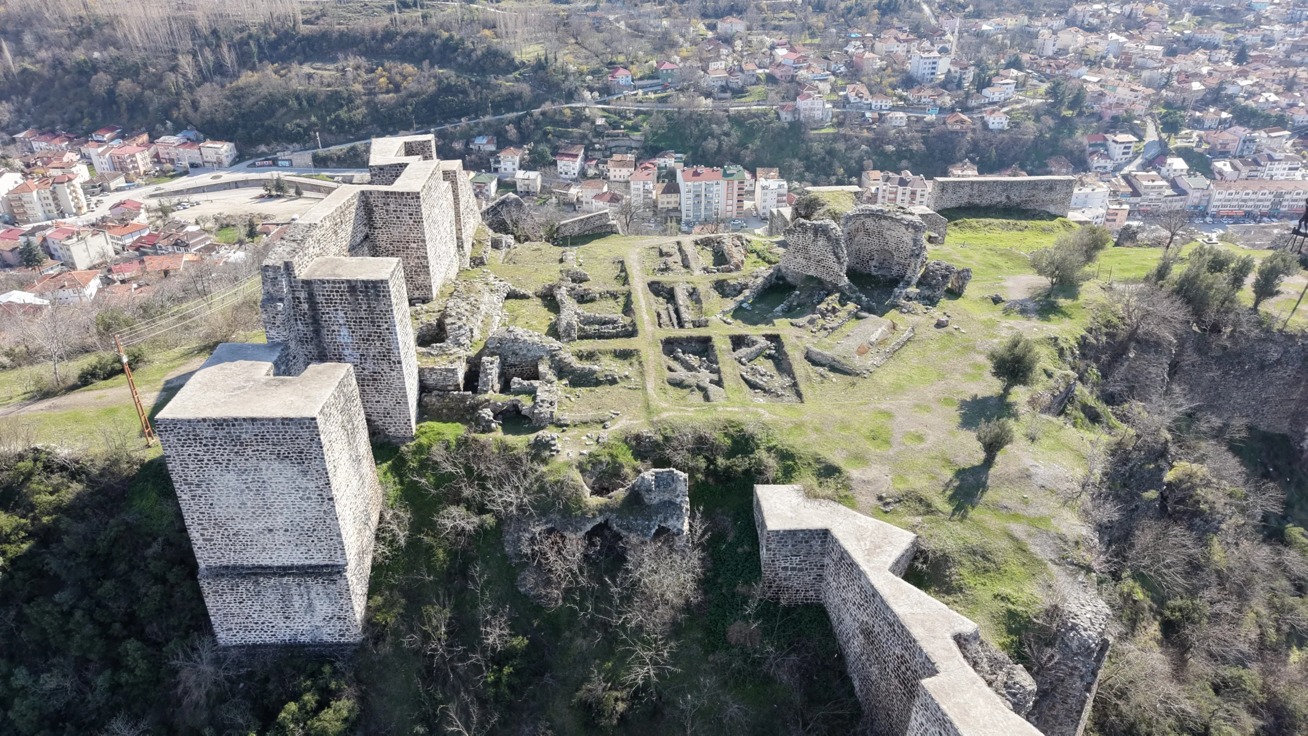Niksar'da tarihi doku için iki proje: Kale surları ve sokak sağlıklaştırması