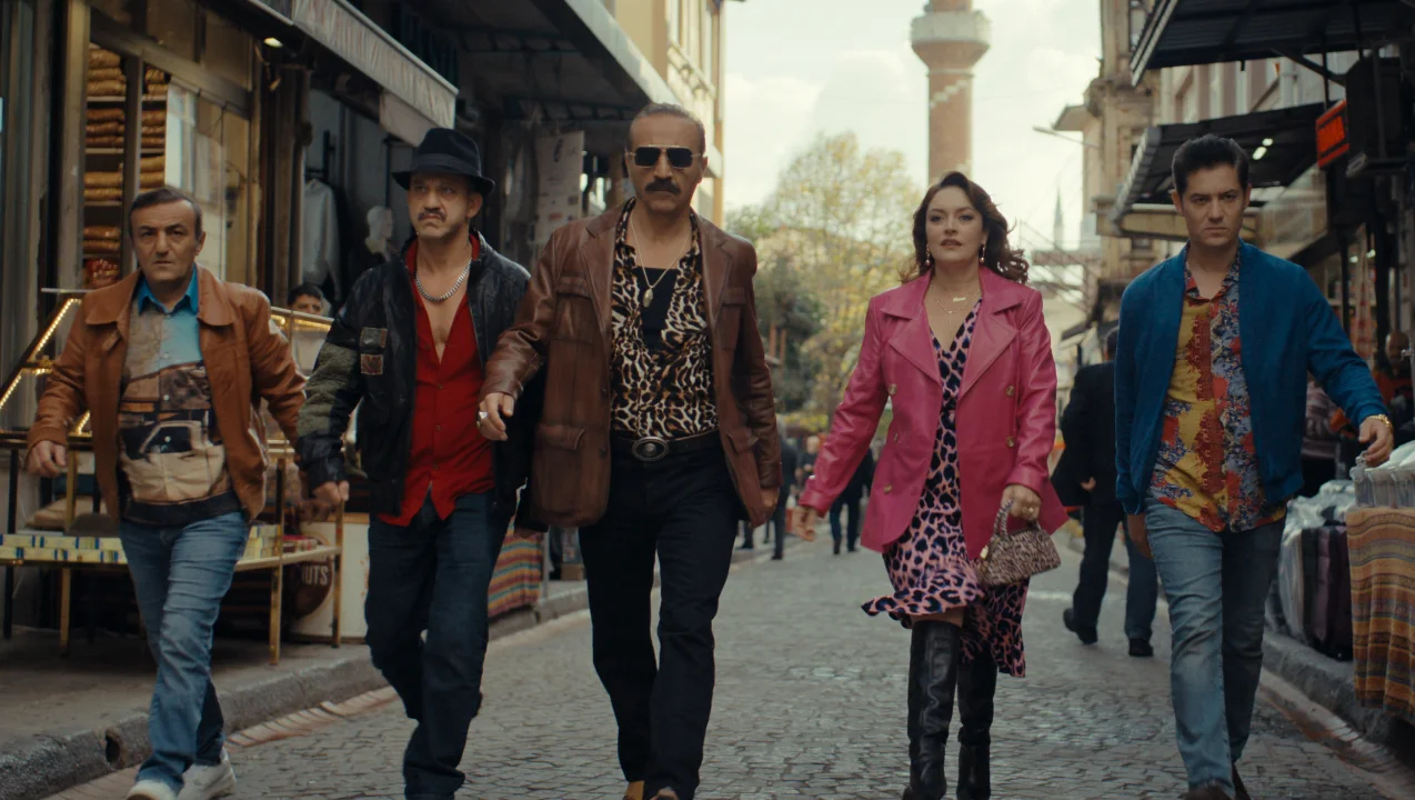 organize-isler-karun-hazinesi-nereden-izlenir-oyuncu-kadrosu-1.webp