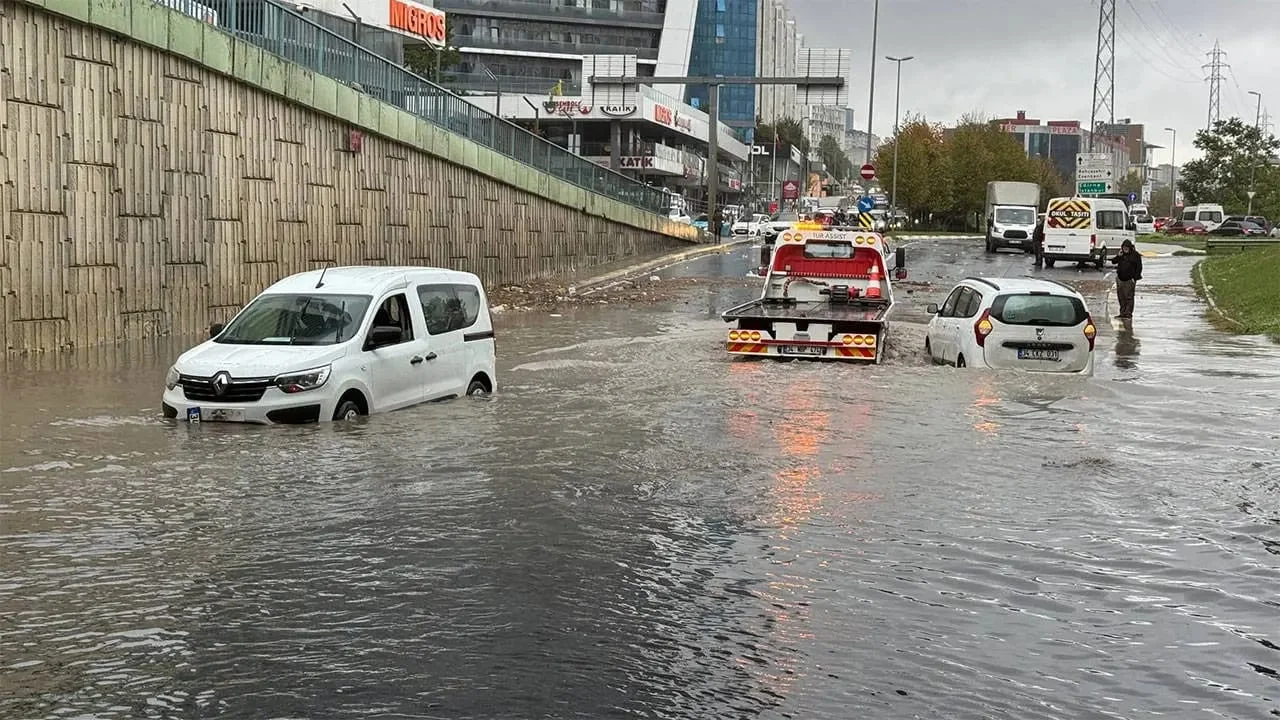 Sel Yemiş Arabayı Sakın Çalıştırma: İşte Yapman Gereken 4 Şey!
