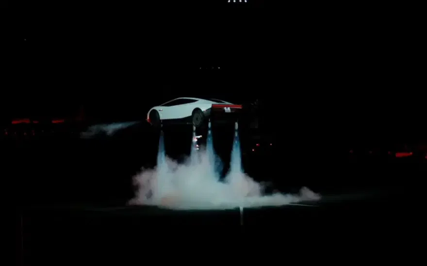 tesla-roadster-tanitildi-roket-iticileriyle-havada-ucuyor-1.webp