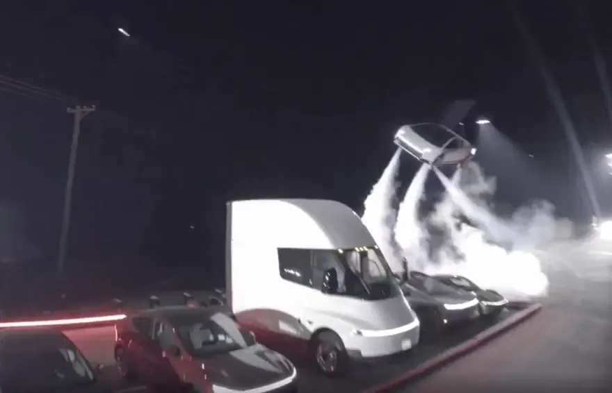 tesla-roadster-tanitildi-roket-iticileriyle-havada-ucuyor-2.webp