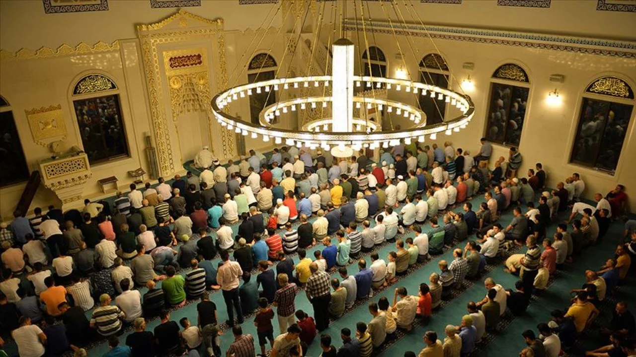 İstanbul'da Kurban Bayramı namazı saat kaçta kılınacak? 27 Mayıs Çarşamba için Diyanet'in belirlediği vakit belli oldu. Merak edenler buraya!