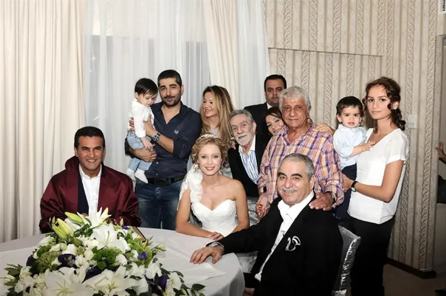 İbrahim Tatlıses'in eski eşi Ayşegül Yıldız siyasete atıldı. MHP Eyüpsultan İlçe Yönetim Kurulu Üyesi olan Yıldız, Bahçeli ile bir araya geldi.