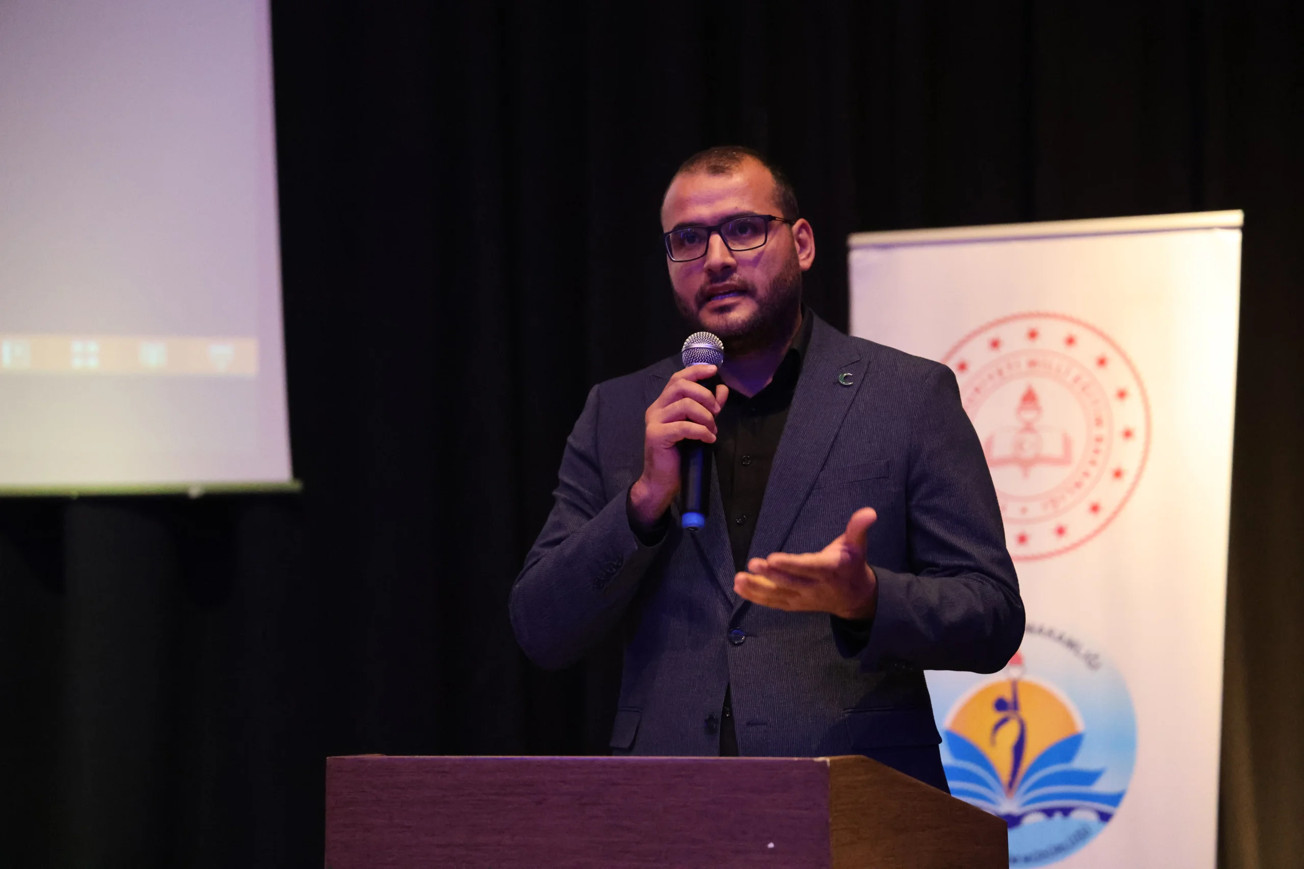 Adana’da Okul Güvenliği ve Ekran Bağımlılığına Karşı Okul Toplantısı